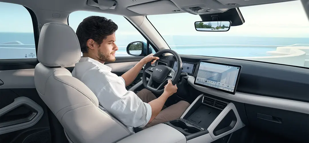 BYD Atto 2 DM-i espaço para as pernas