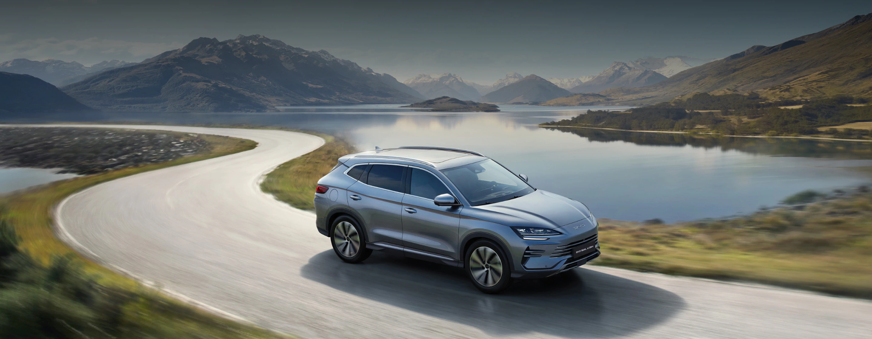 BYD SEAL U DMi on road