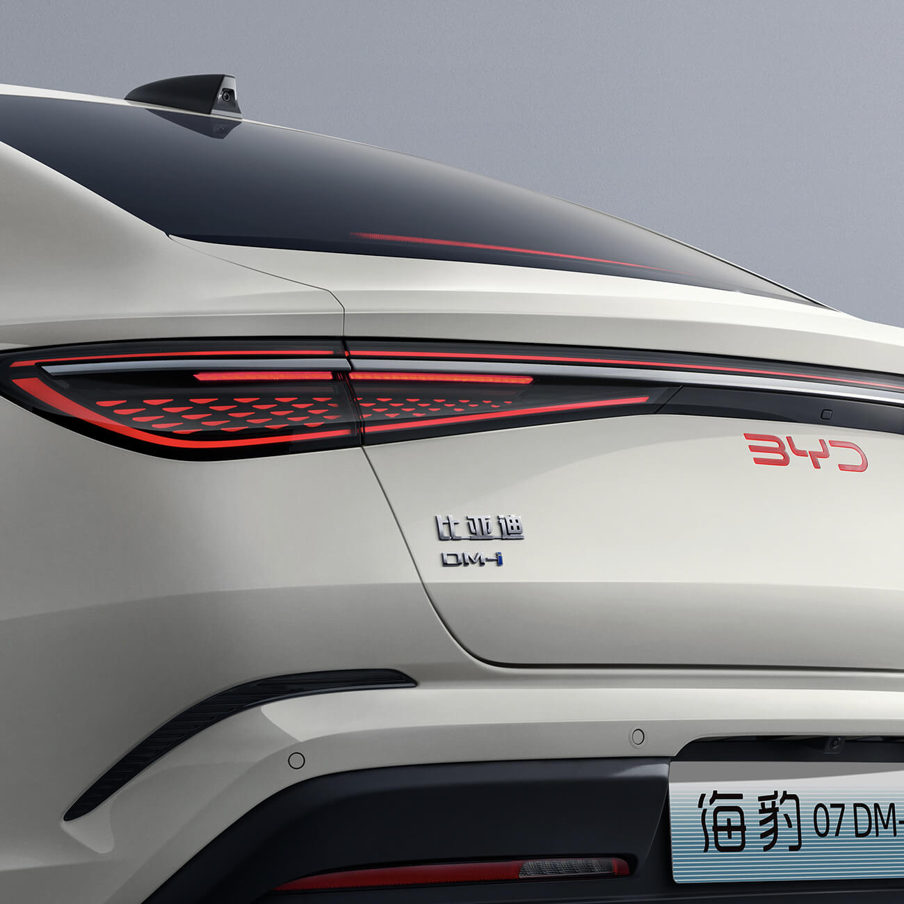 粼光点阵贯穿尾灯